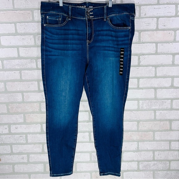 Torrid NWT Jegging Supersoft High Rise Jeans in Blue Grotto Wash Size 22 - Picture 4 of 10